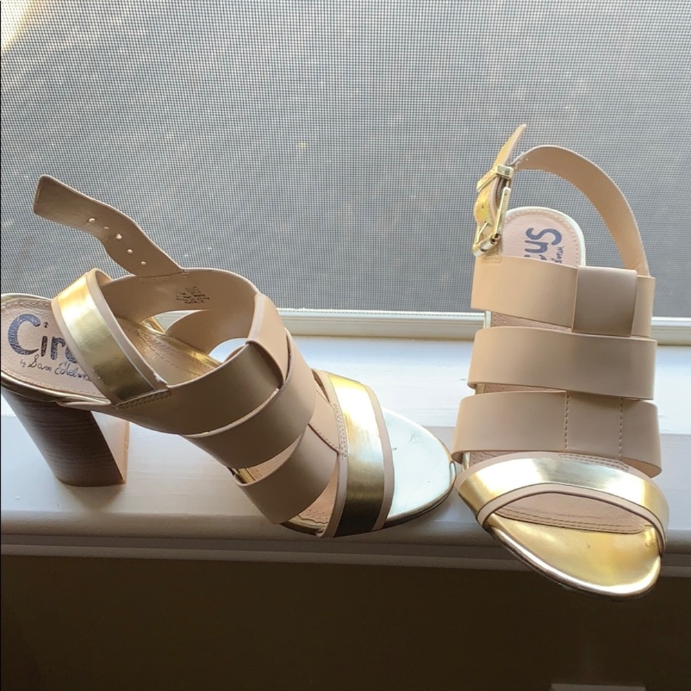 Sandals - Picture 2 of 3